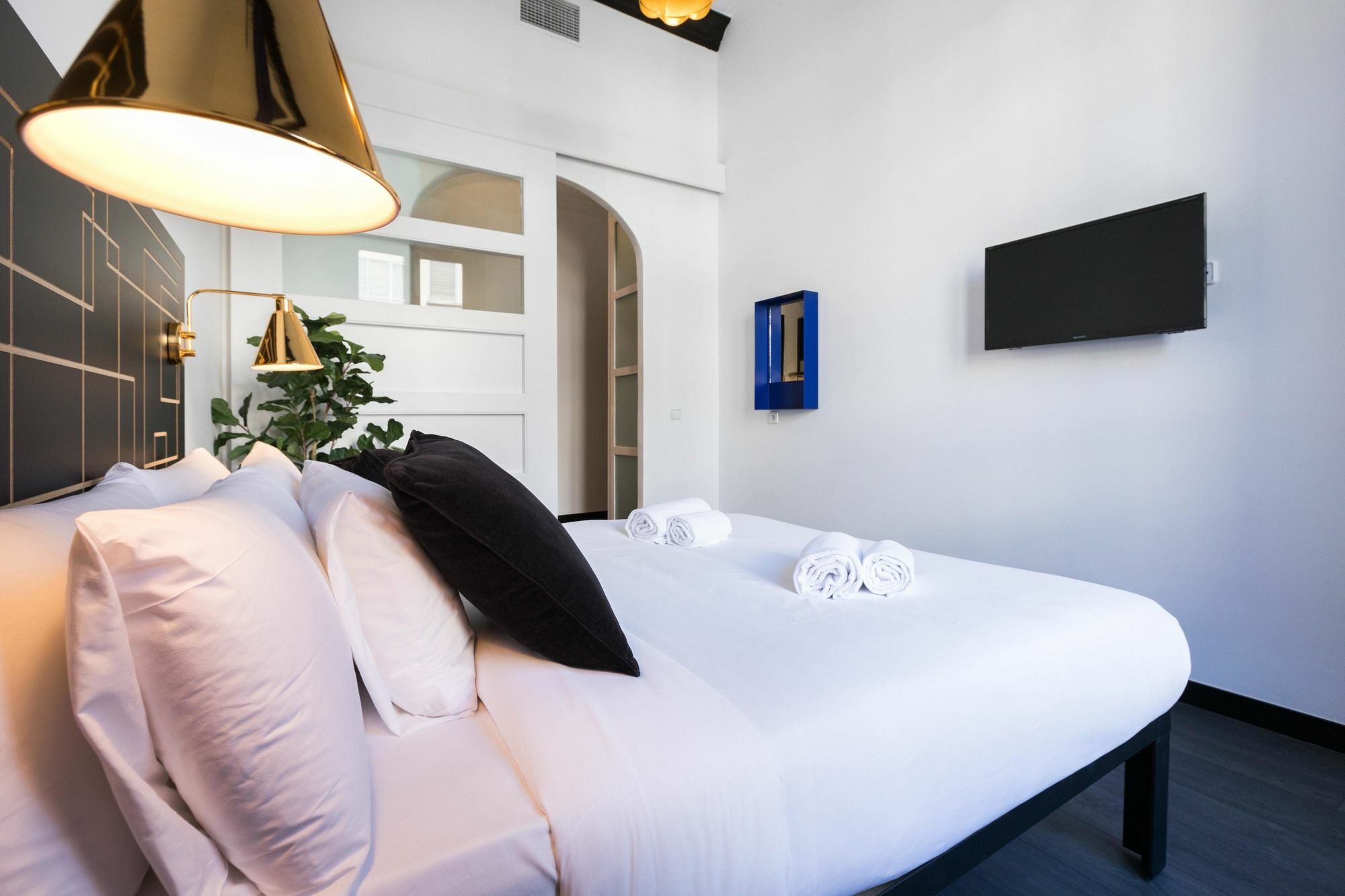 Hotel El Consell By The Streets 3*
